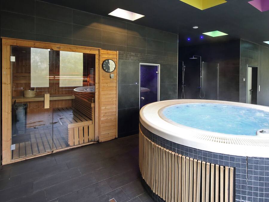 Thaimassage, sportmassage, manikyr och pedikyr och massage