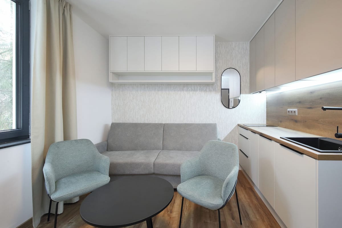 Basic Apartment | Blackout curtains, soundproofing, free WiFi, bed sheets