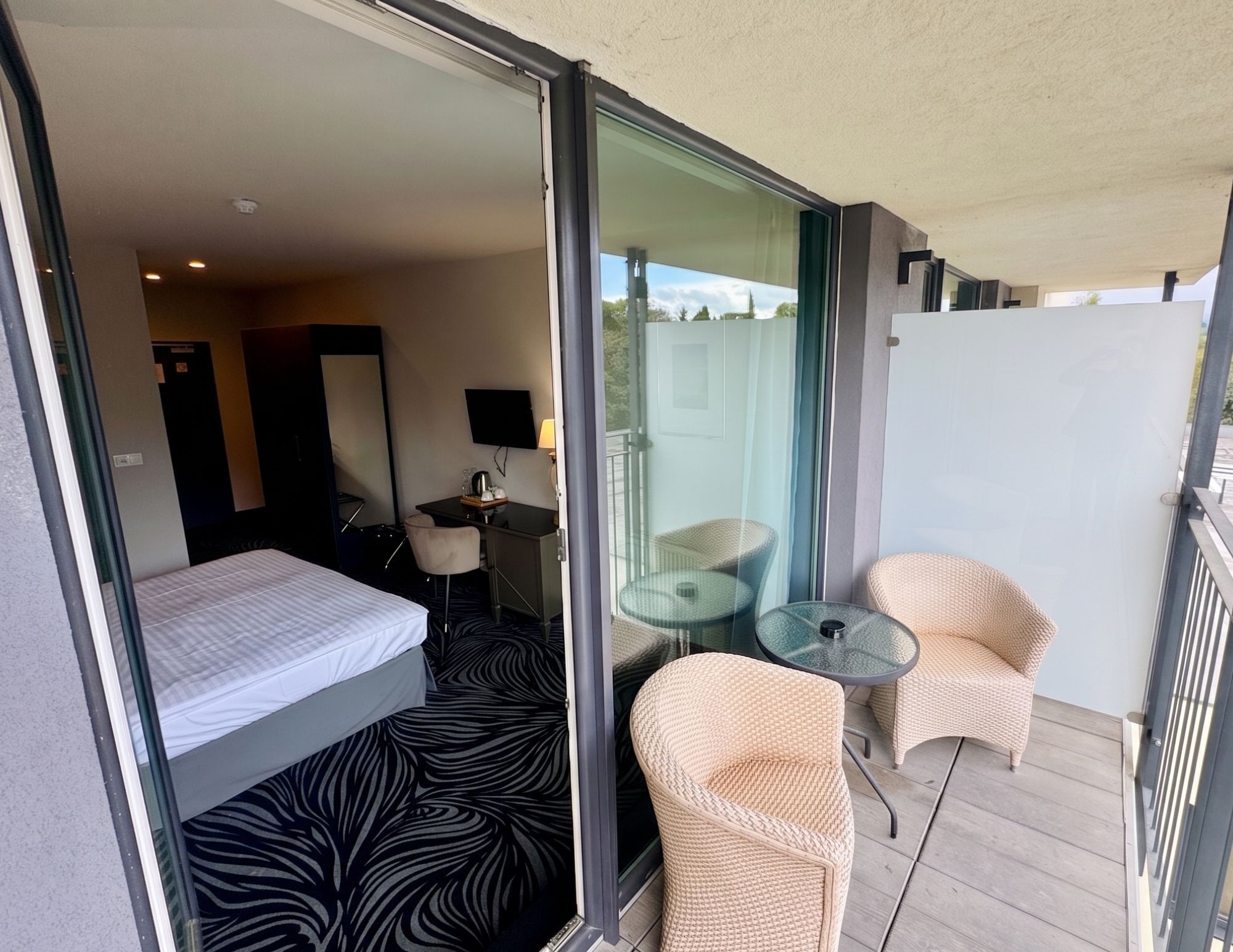 Business-Doppelzimmer, 1 Schlafzimmer, Terrasse, Flussblick | Terrasse/Patio