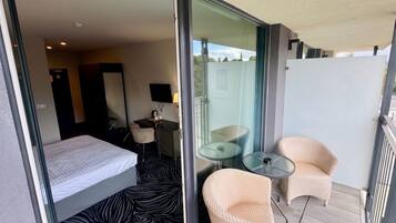 Business-Doppelzimmer, 1 Schlafzimmer, Terrasse, Flussblick | Terrasse/Patio