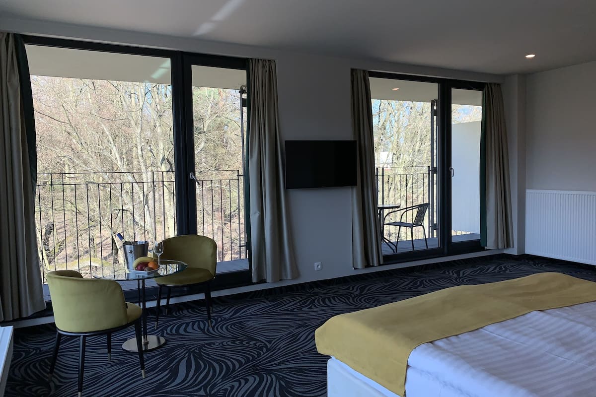 deluxe double room, 1 bedroom, balcony, park view | 1 bedroom, minibar, blackout curtains, soundproofing