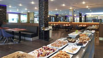 Daily buffet breakfast (CZK 300 per person)