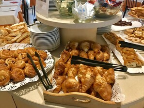 Free daily buffet breakfast