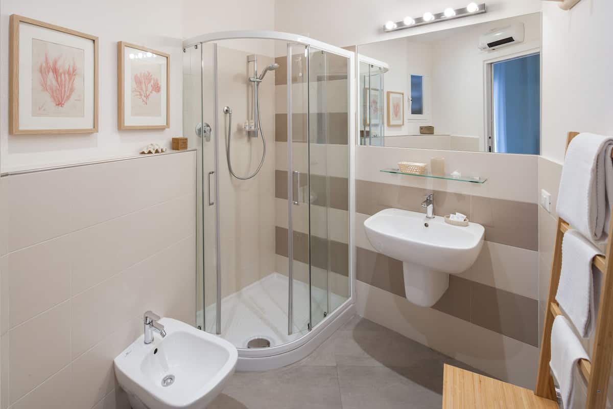 Comfort Single Room, Balcony, Hill View | In-room safe, individually furnished, desk, free WiFi