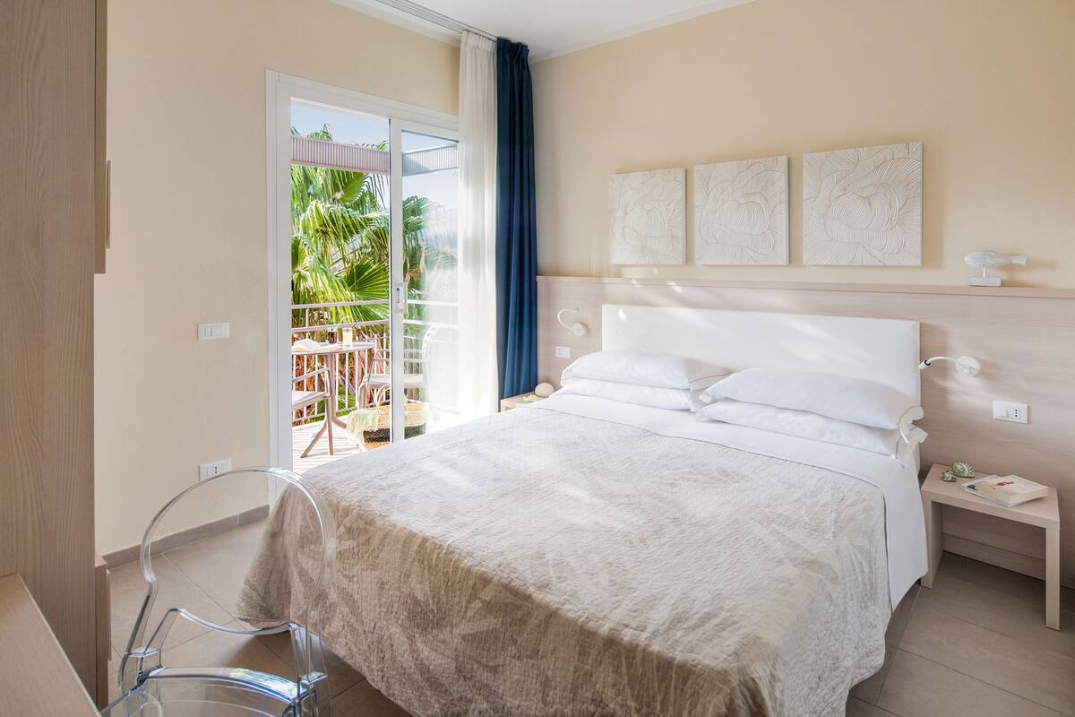 comfort double or twin room, balcony | in-room safe, individually furnished, desk, free wifi