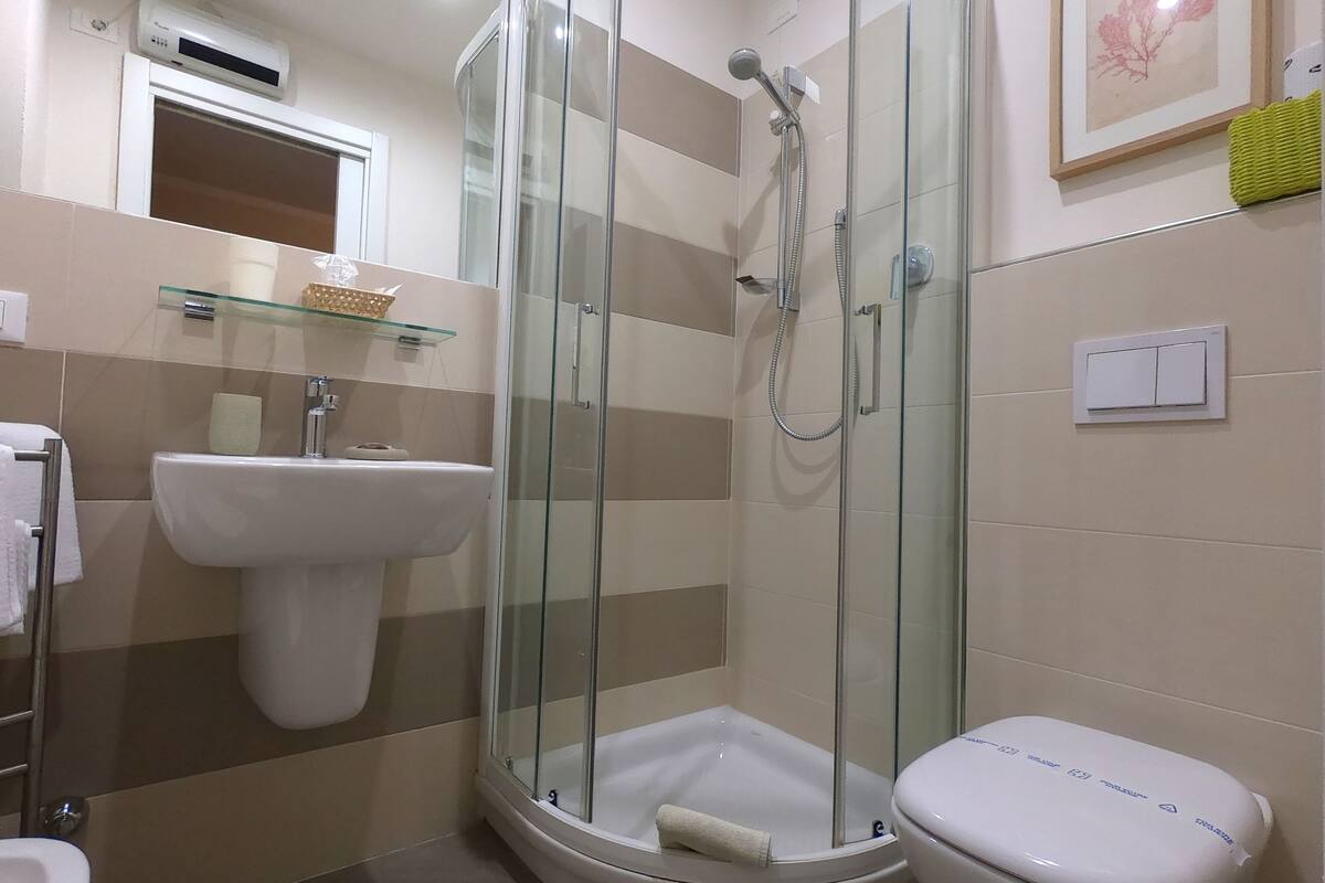 family room, balcony | bathroom | shower, free toiletries, hair dryer, dressing gowns