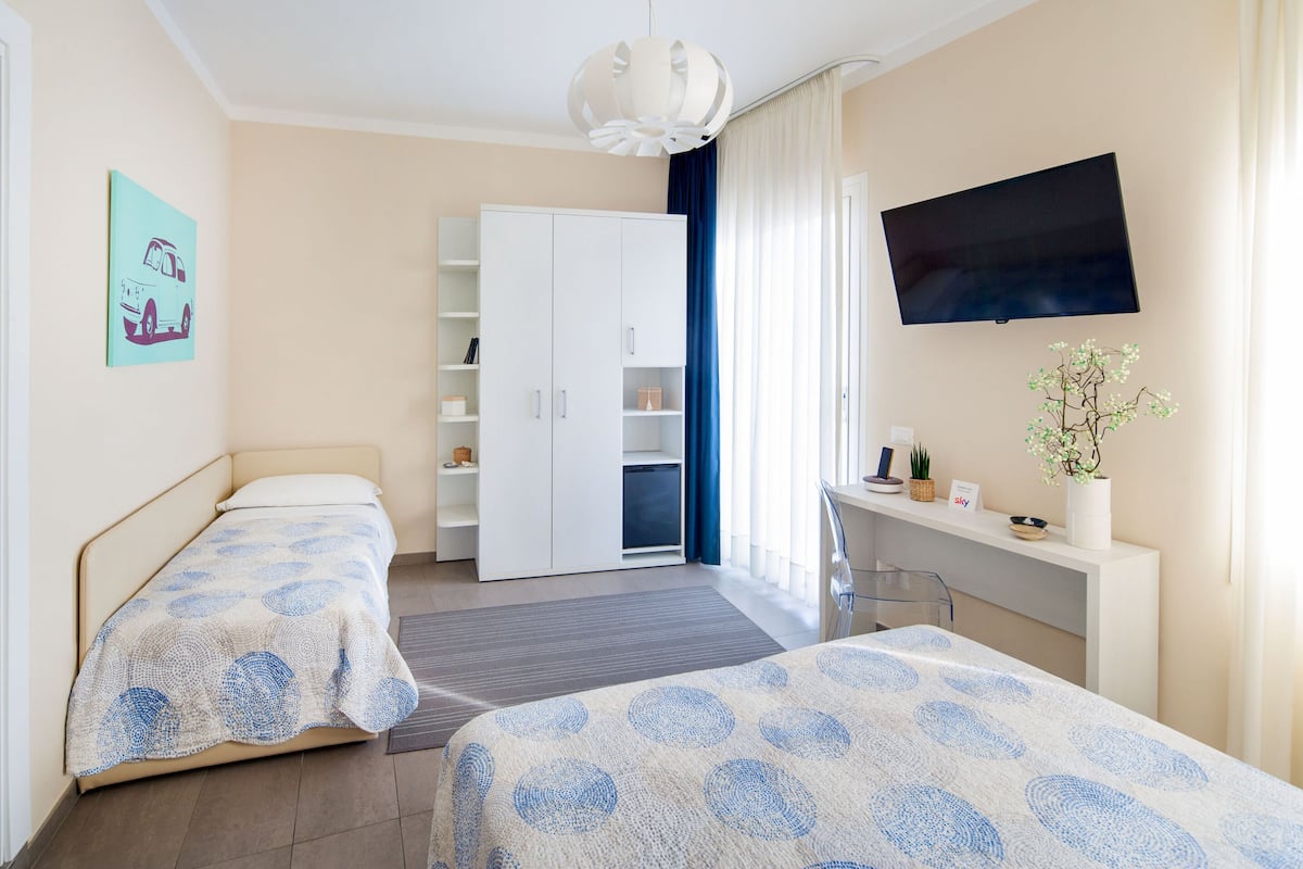 family room, balcony | in-room safe, individually furnished, desk, free wifi