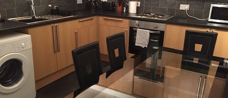 Departamento, baño privado, vista a la ciudad (3) | Cocina privada | Tostadora