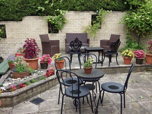Terrace/patio - Ryvington B&B (Abergavenny)