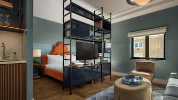 Executive Apartment | Premium bedding, in-room safe, individually furnished, blackout drapes