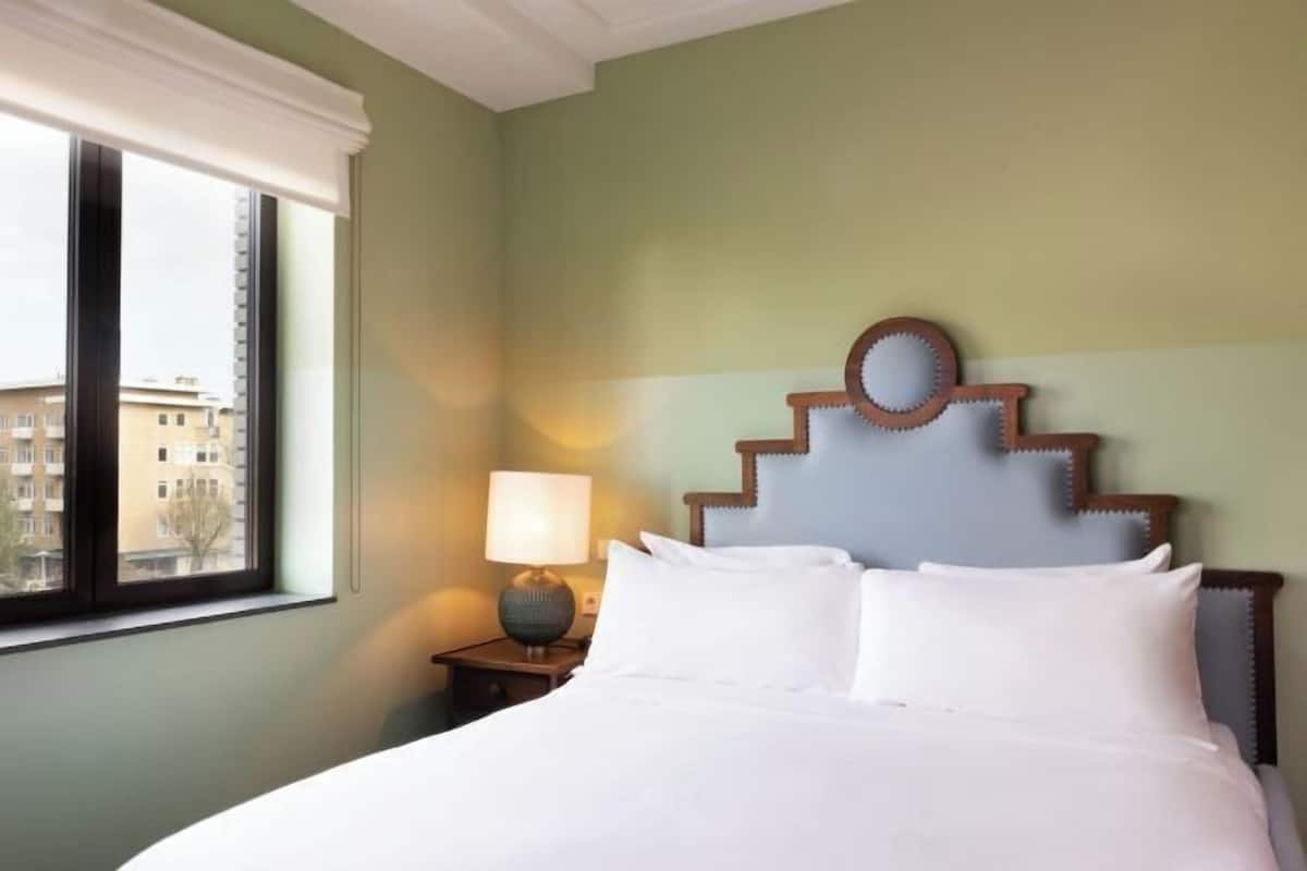 Premium bedding, in-room safe, individually furnished, blackout curtains