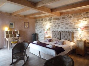 Family Room (Côté Papillon) | 1 bedroom, premium bedding, individually decorated