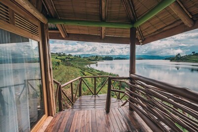 Lake Bunyonyi Rock Resort