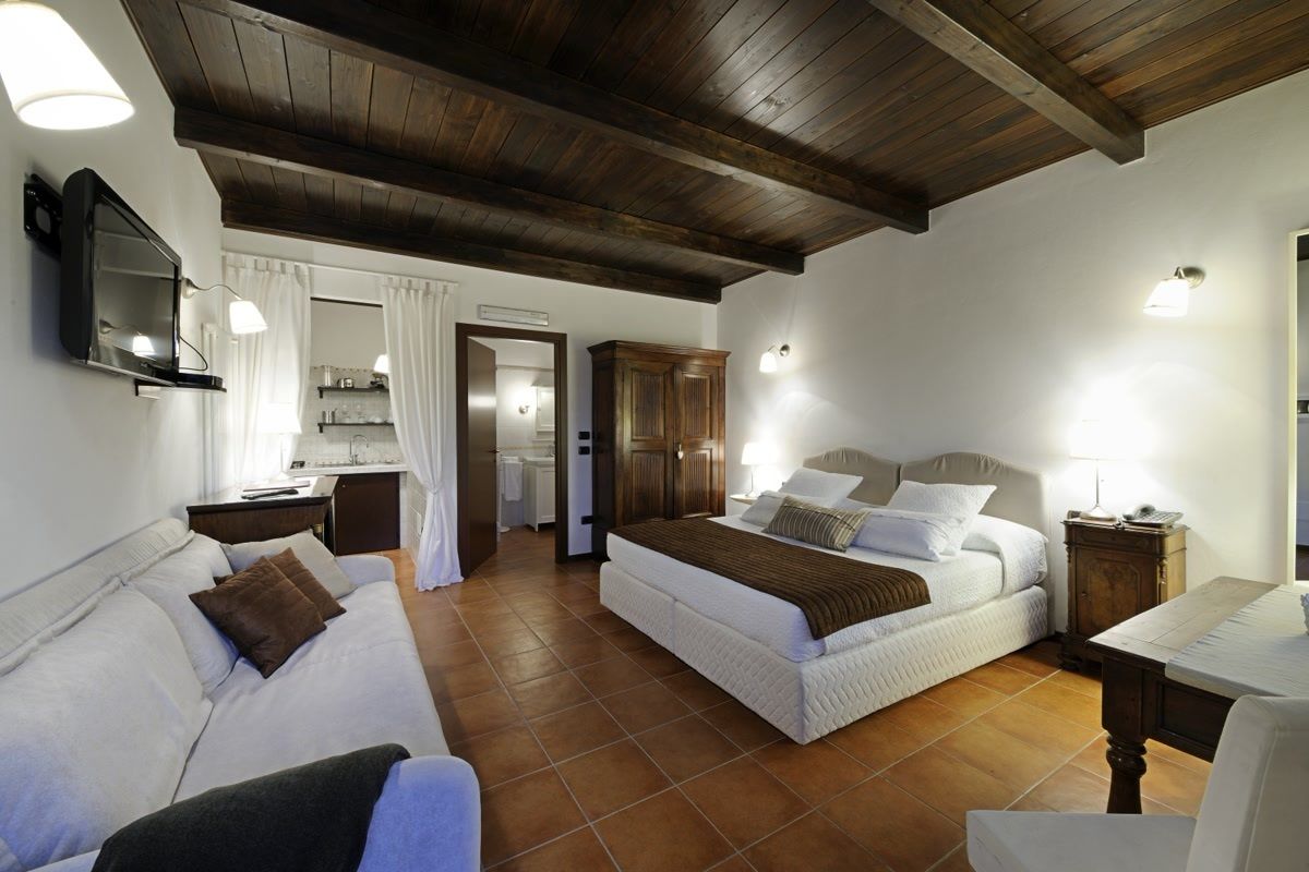 Junior Double Room, 1 Bedroom, Kitchenette, Annex Building | Free WiFi, bed sheets