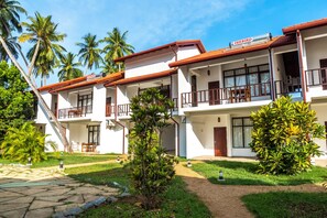 Exterior - Green Parrot Beach Resort (Rekawa)