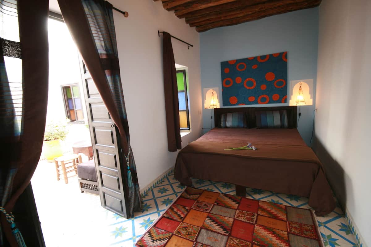 Habitación cuádruple | Ropa de cama de alta calidad y decoración personalizada
