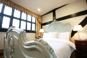 Double Room | In-room safe, iron/ironing board, rollaway beds, free WiFi - Crown Hotel (Nantwich)