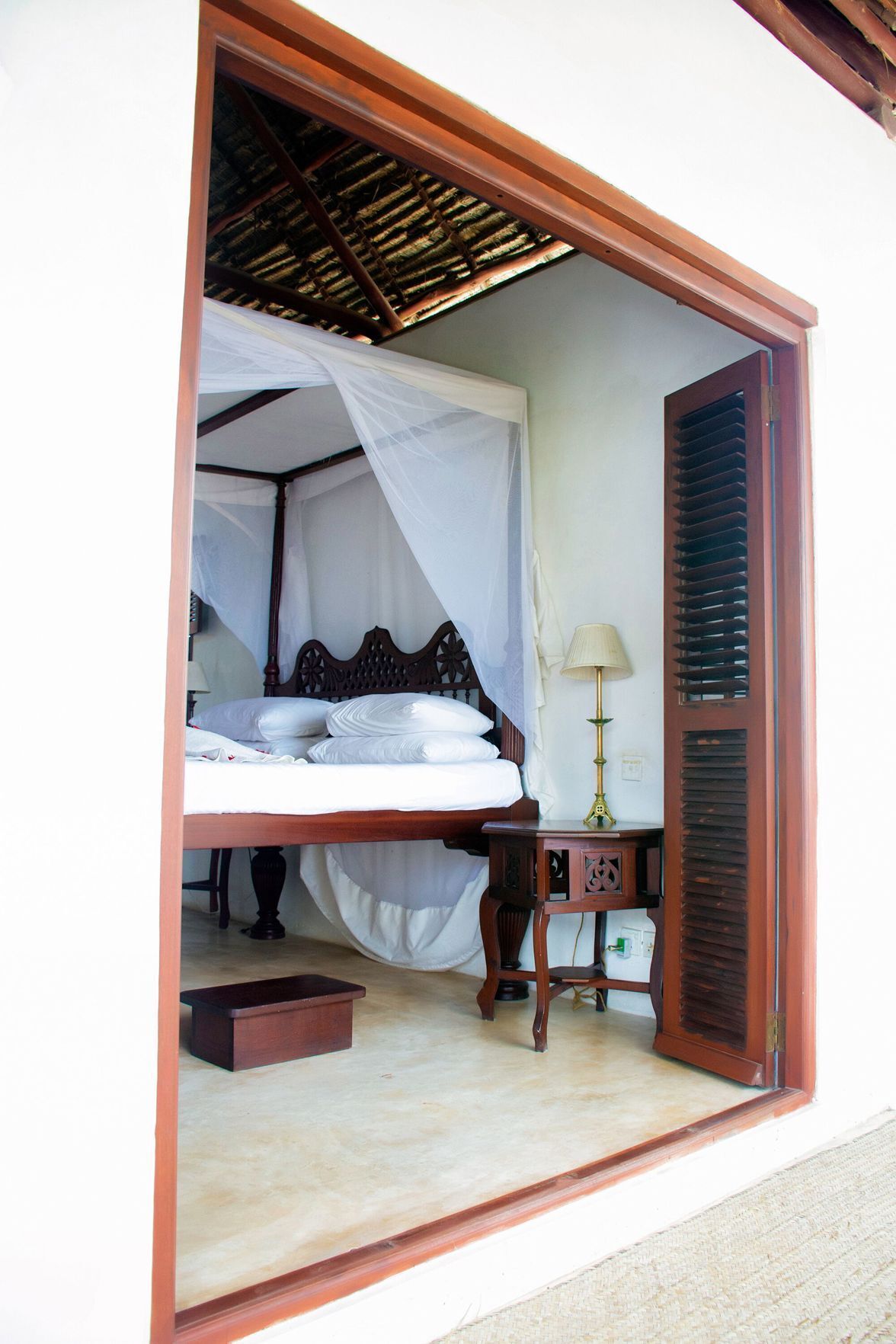 Literie de qualité, coffre-fort, décor unique, ameublement unique