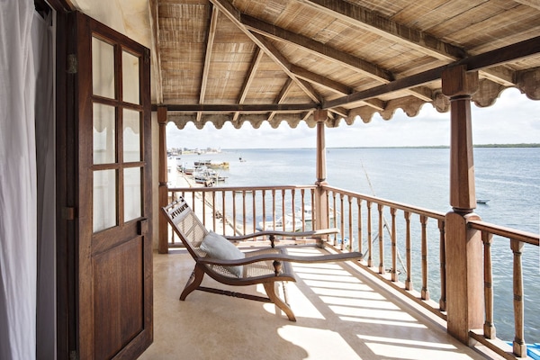 Superior-Doppel- oder -Zweibettzimmer, Balkon, Meerblick | Terrasse/Patio