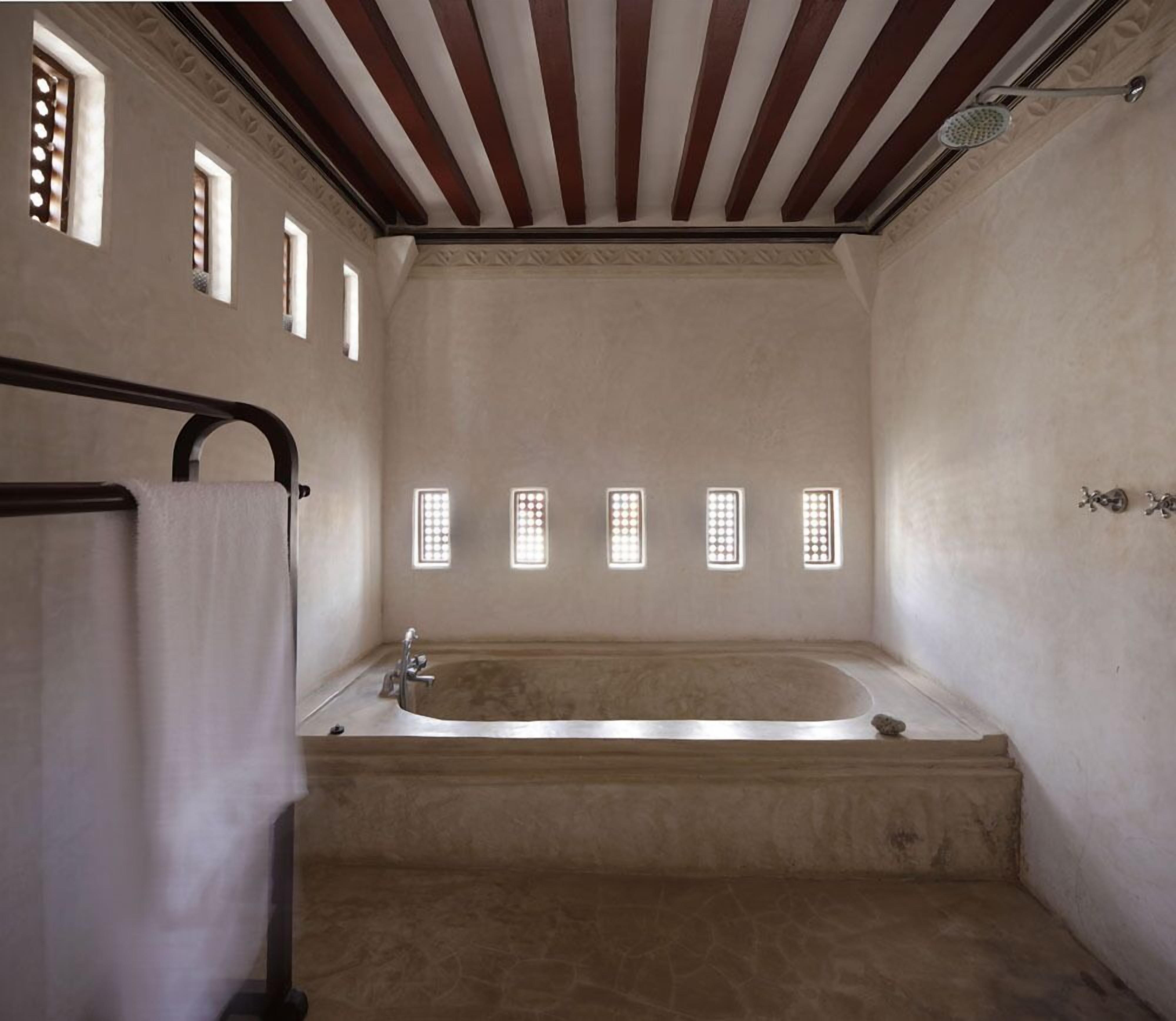 junior suite, ocean view | bathroom | shower, free toiletries, hair dryer, towels