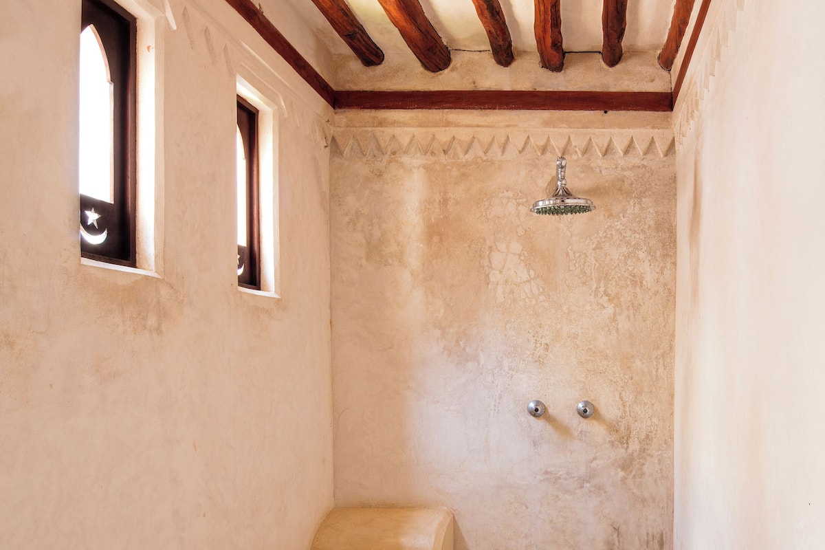 superior double or twin room, balcony, ocean view | bathroom | shower, free toiletries, hair dryer, towels