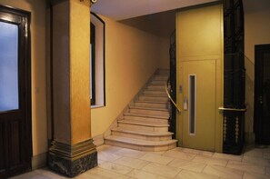Staircase - Hostal Zamoran (Madrid)