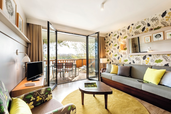 Cottage 2 Bedrooms for 4 people | Living area | Flat-screen TV