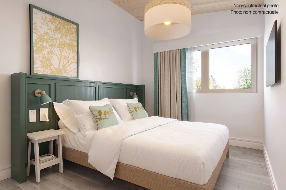 2 bedrooms, blackout curtains, iron/ironing board, free WiFi