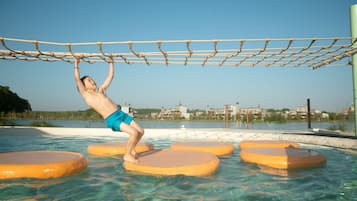 Piscina coperta, piscina all'aperto, servizio di salvamento in loco