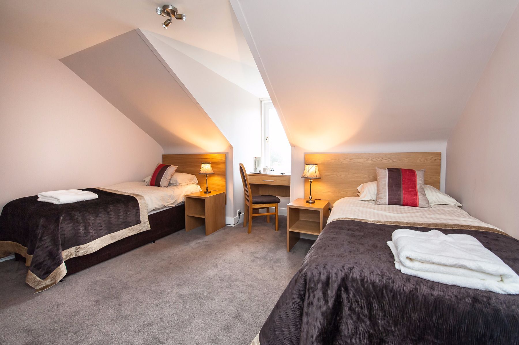 twin room, shared bathroom | hypo-allergenic bedding, iron/ironing board, free wifi, bed sheets