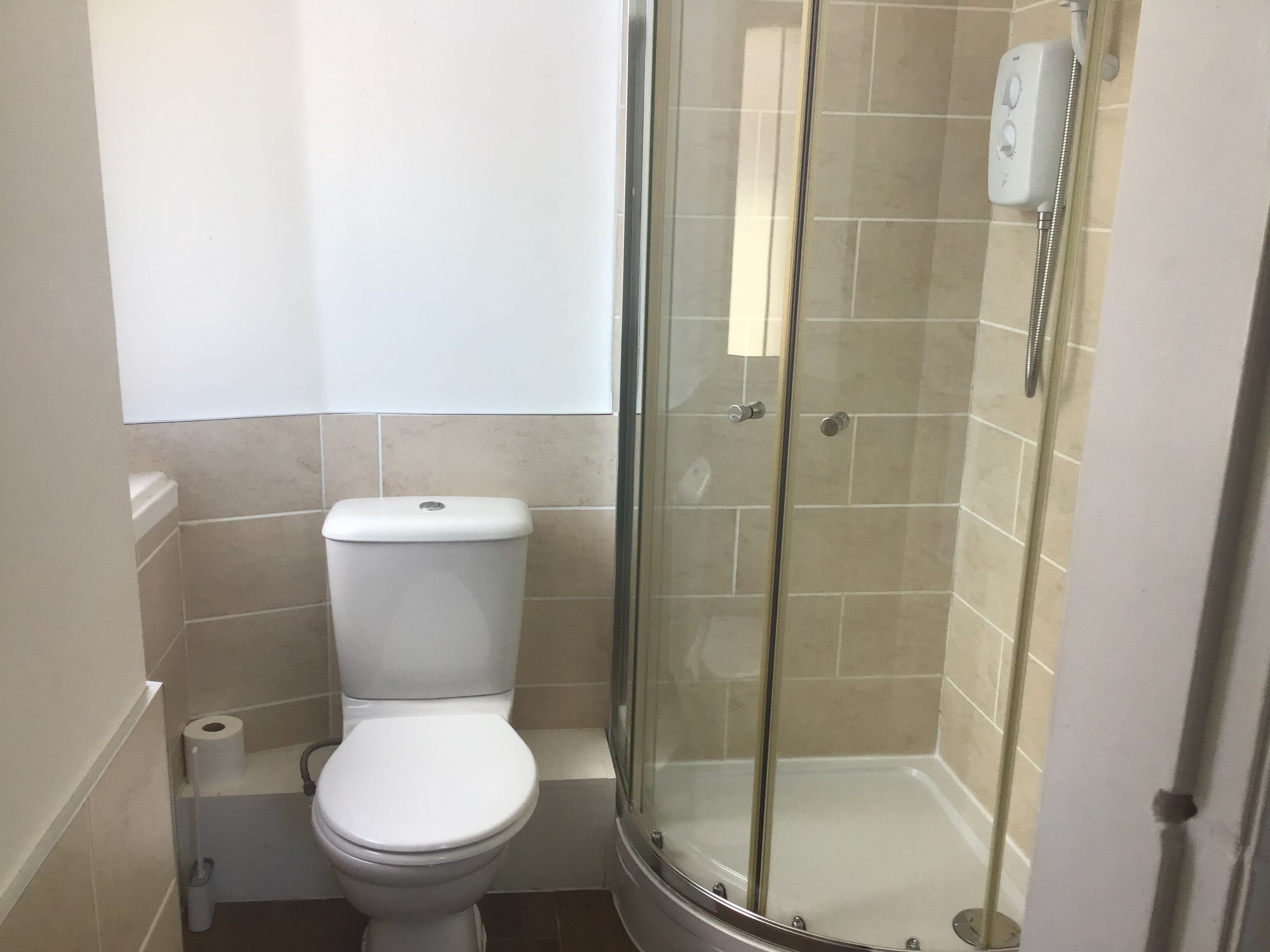 family room, ensuite | bathroom | shower, free toiletries, hair dryer, towels
