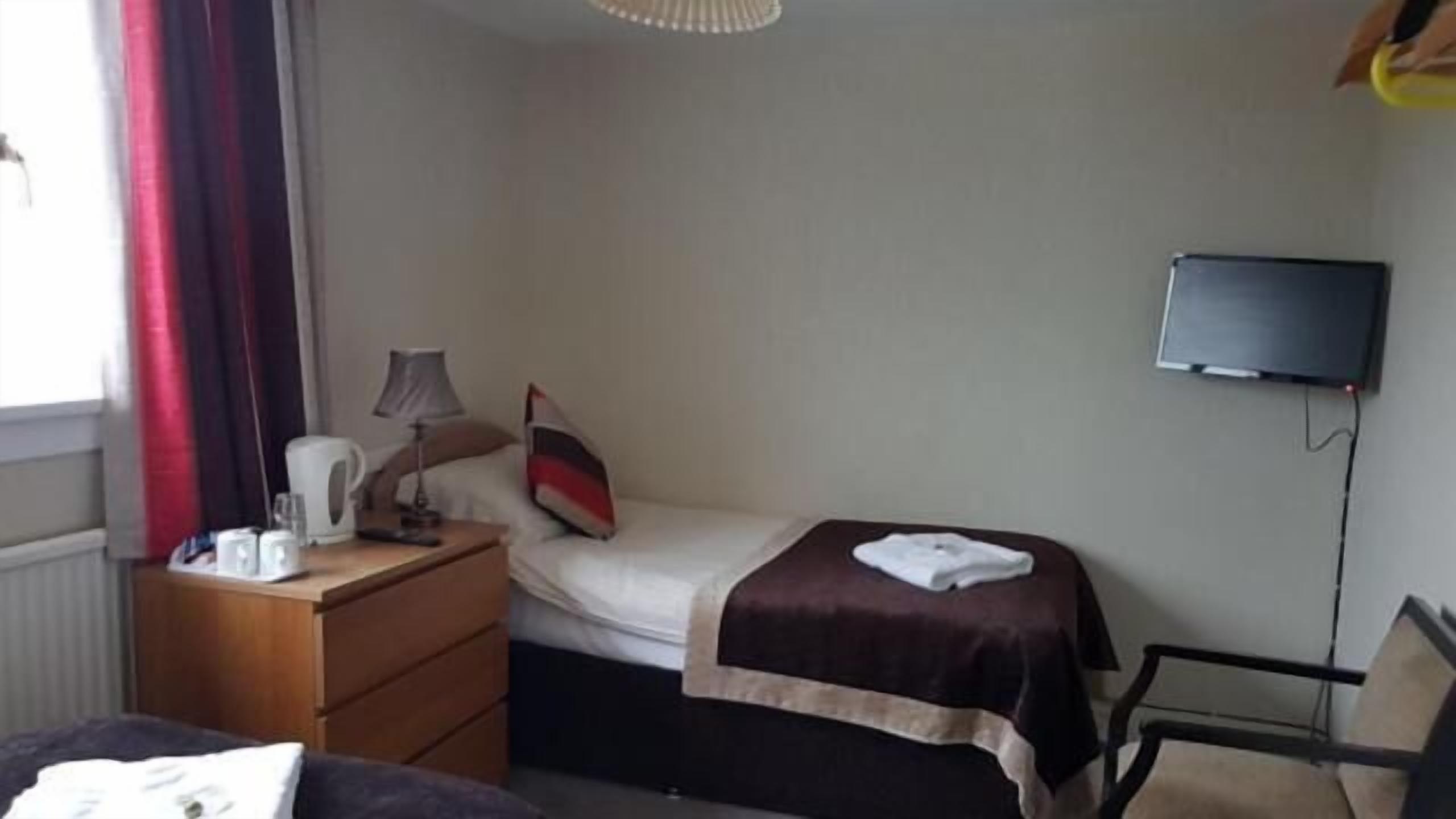 hypo-allergenic bedding, iron/ironing board, free wifi, bed sheets