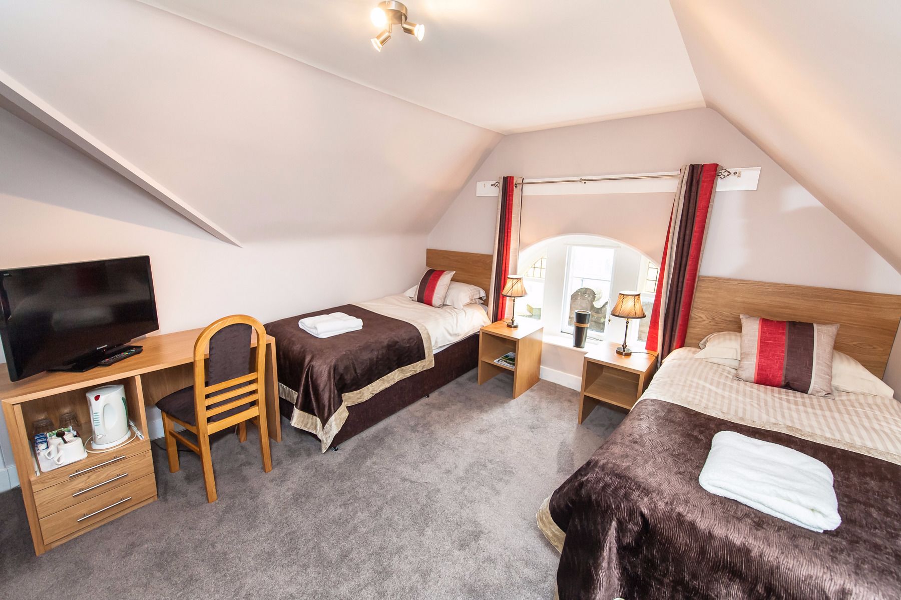family room, ensuite | hypo-allergenic bedding, iron/ironing board, free wifi, bed sheets