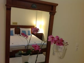 Minibar, coffres-forts dans les chambres, Wi-Fi gratuit, draps fournis