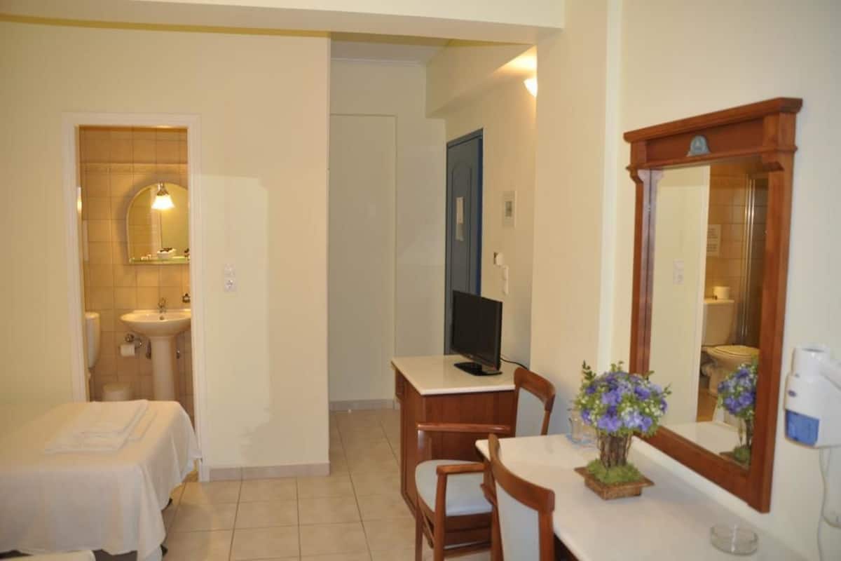 triple room | minibar, in-room safe, free wifi, bed sheets