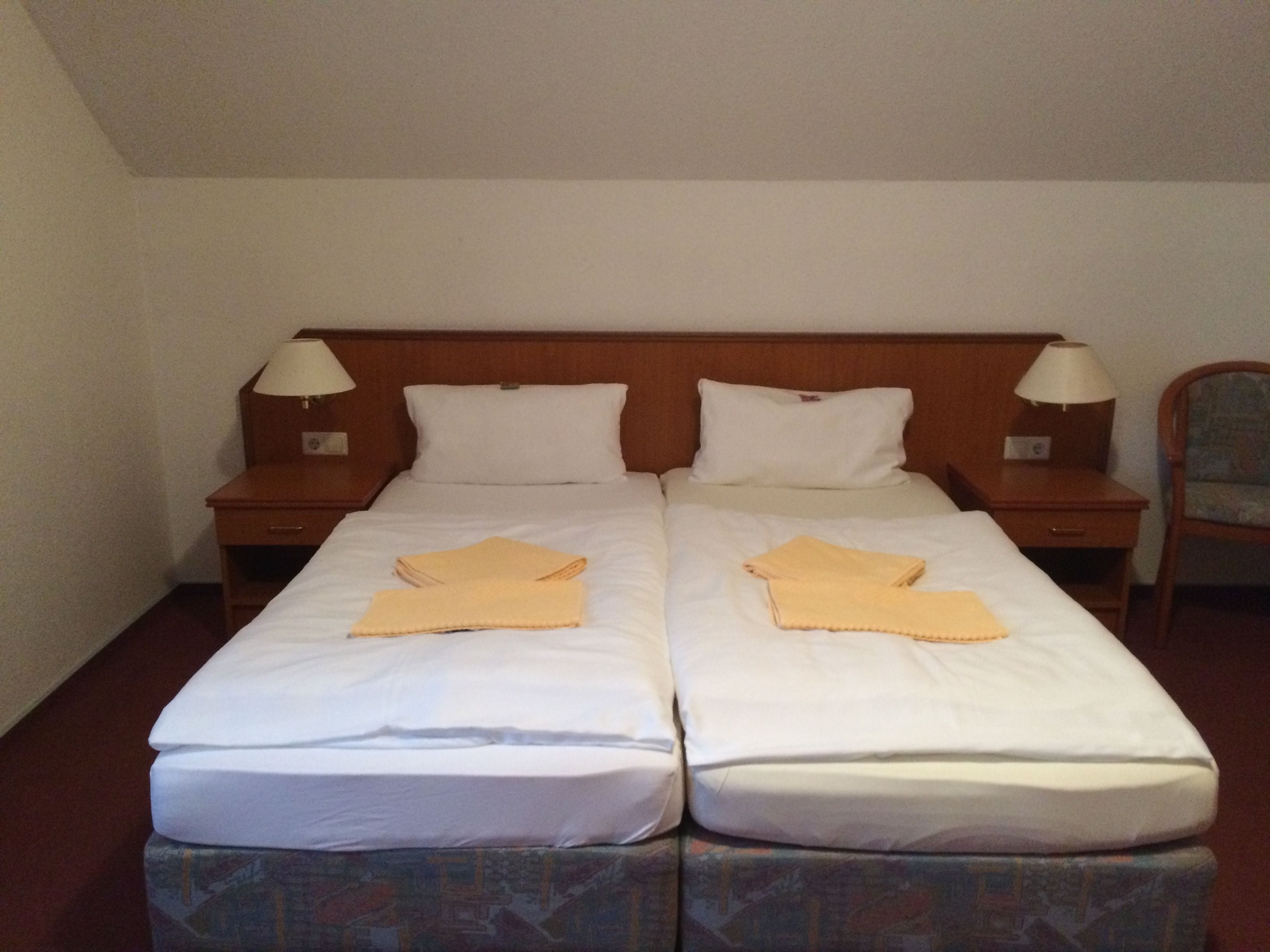 double room | desk, blackout curtains, soundproofing, free cots/infant beds