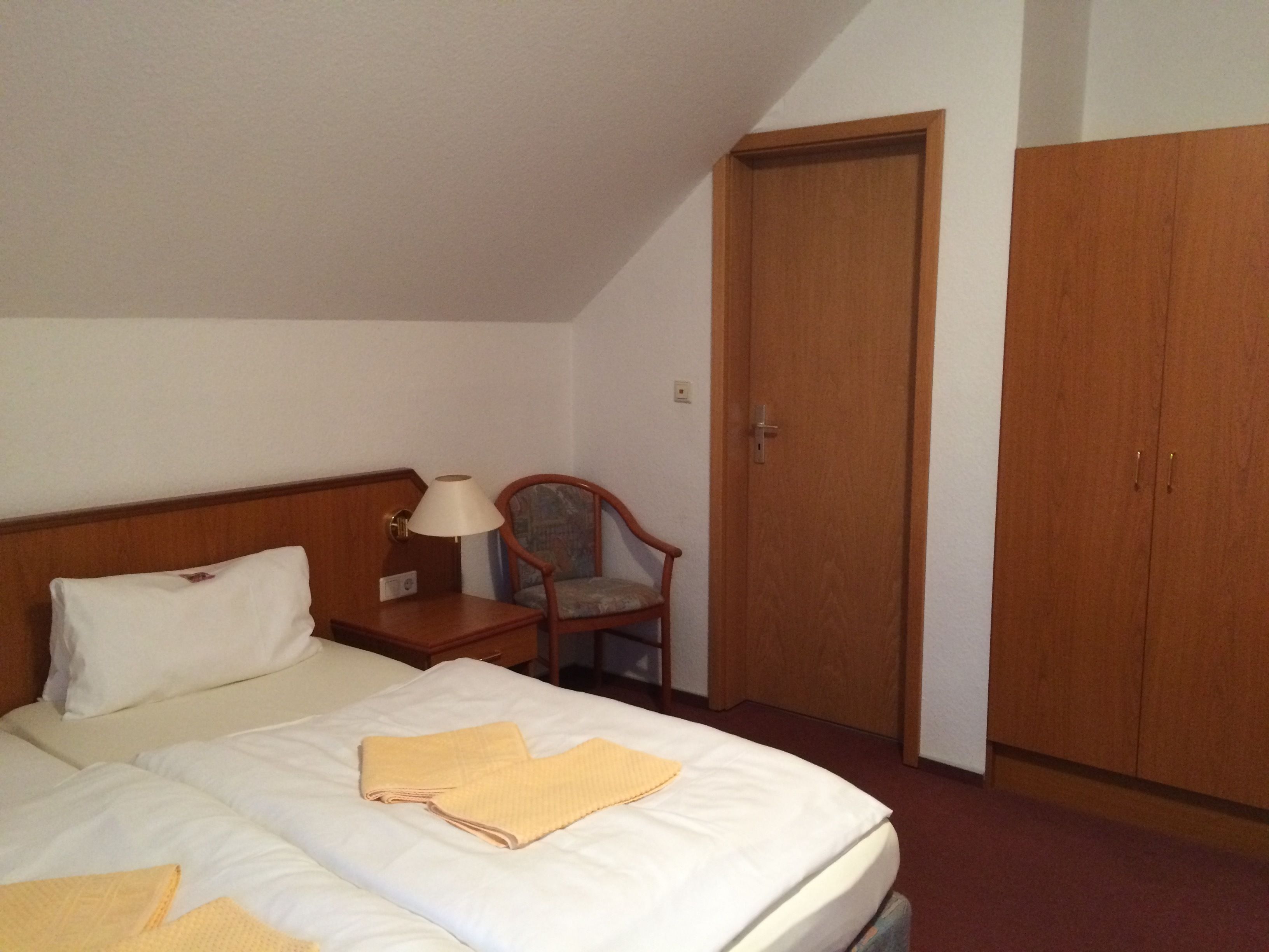 double room | desk, blackout curtains, soundproofing, free cots/infant beds