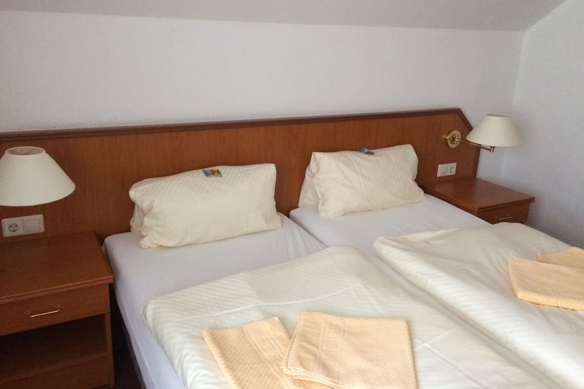 Double Room | Desk, blackout drapes, soundproofing, cribs (free)