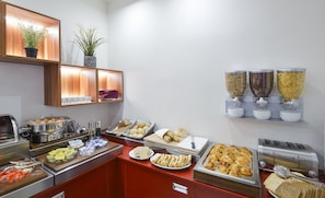 Daily buffet breakfast for a fee - Hotel Garden Court (Prague)