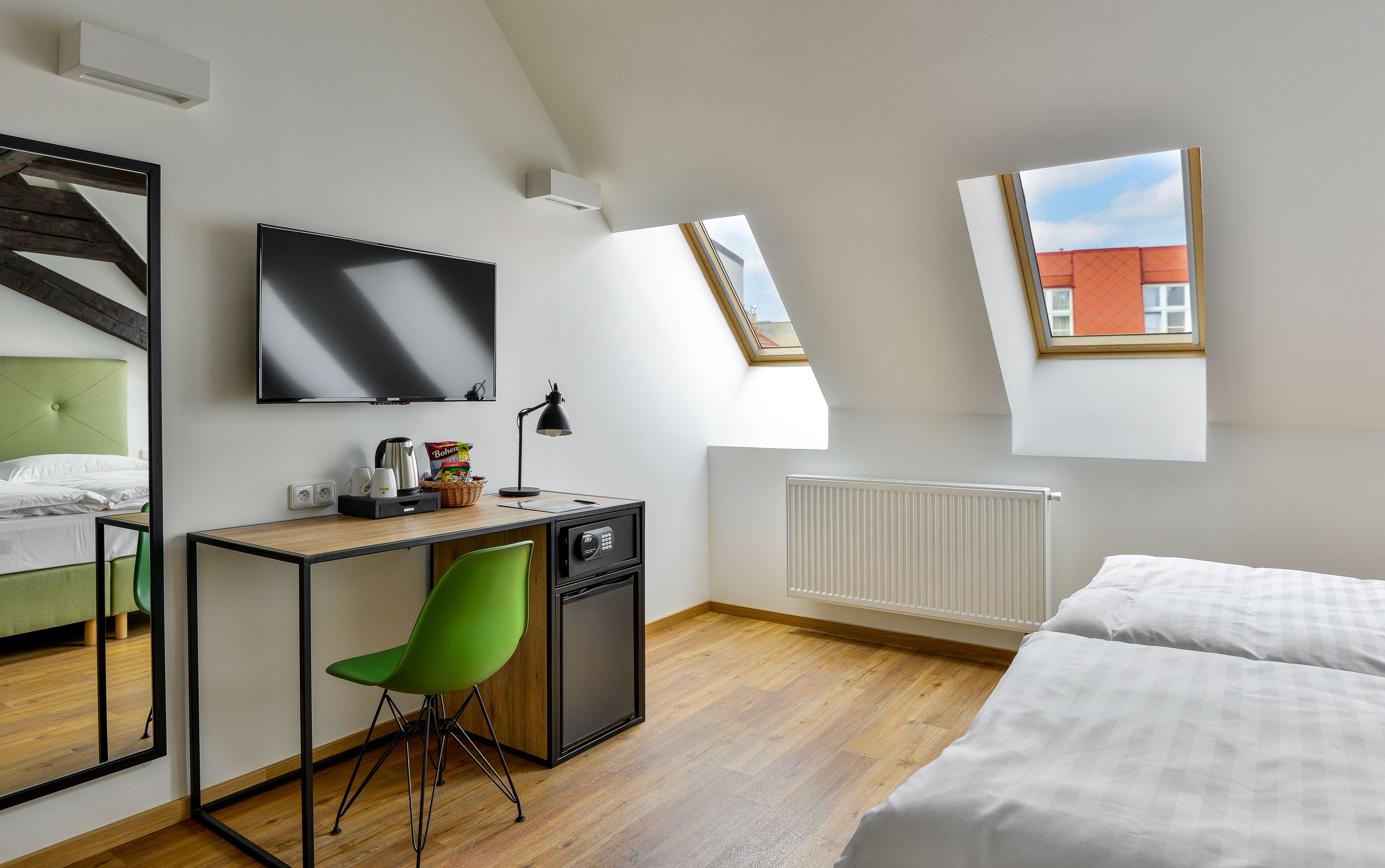 rooftop standard double room | minibar, in-room safe, desk, laptop workspace