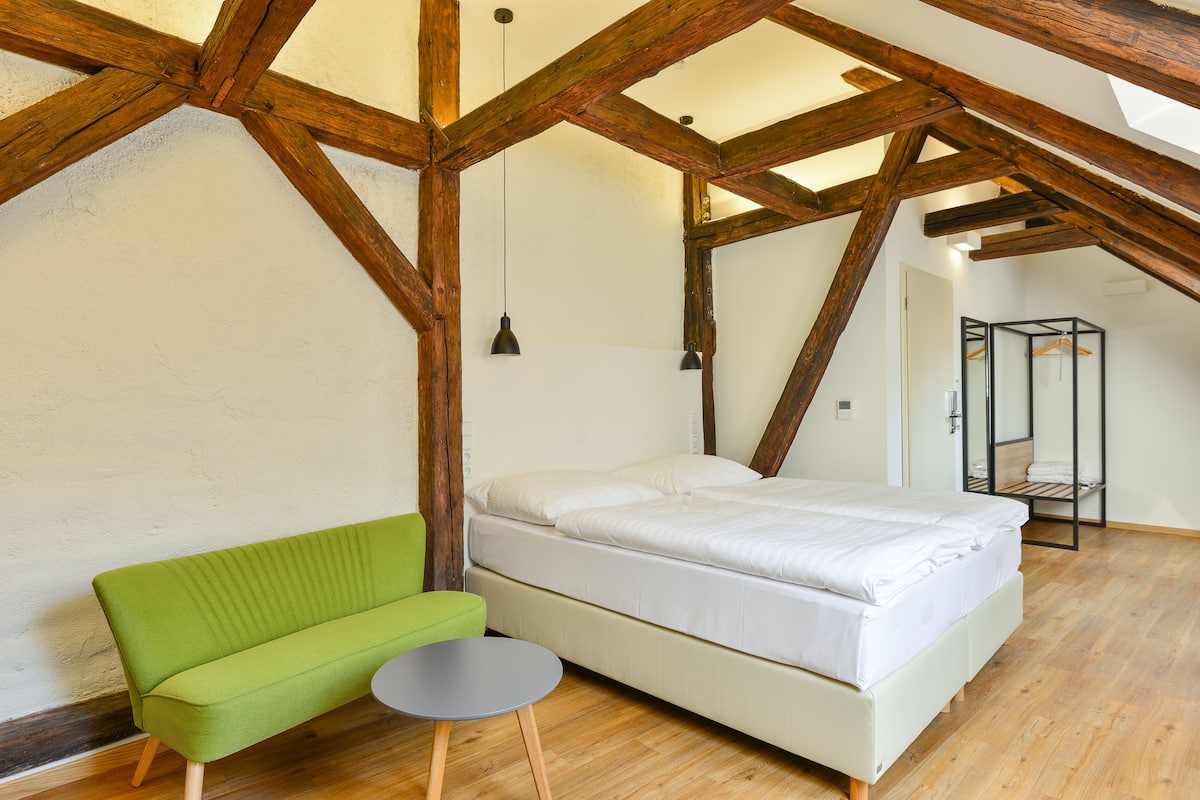 Rooftop Superior Double Room | Minibar, Zimmersafe, Schreibtisch, laptopgeeigneter Arbeitsplatz