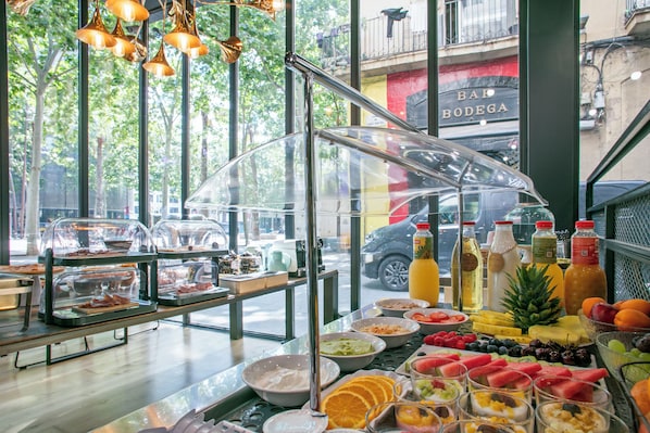 Desayuno buffet todos los días (con cargo) 