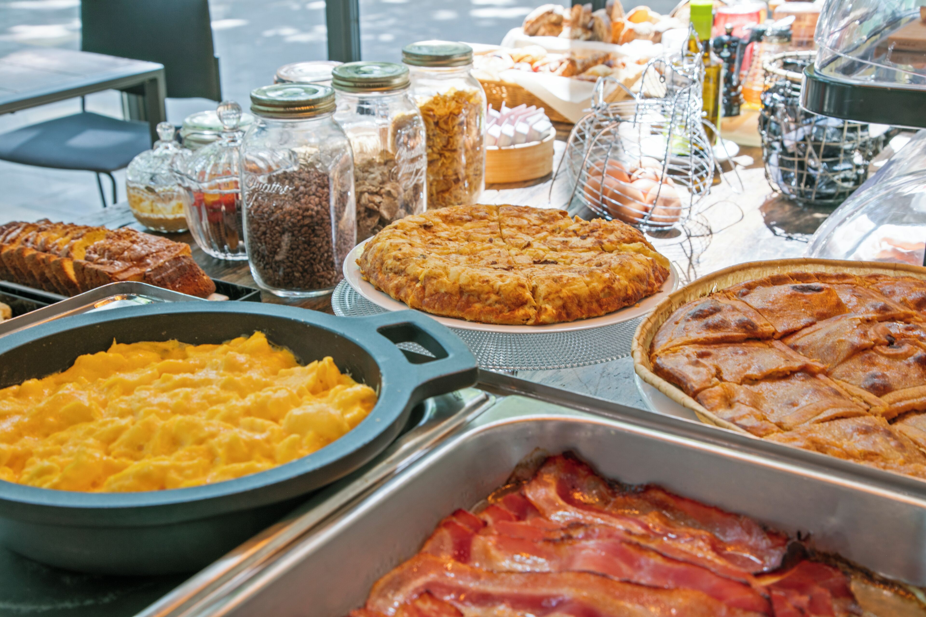 daily buffet breakfast (eur 14.00 per person)