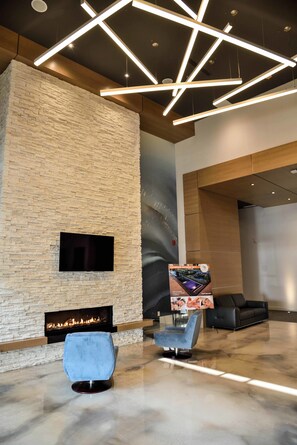 Fireplace - Hotel du Lac Champlain, an Ascend Collection Hotel (Venise-en-Quebec)