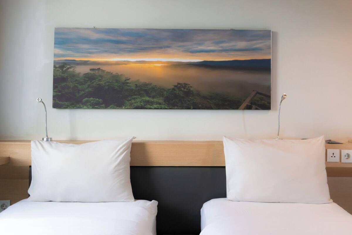 Premium bedding, in-room safe, desk, blackout drapes