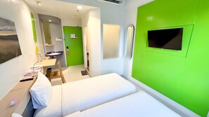 Room (POP!) | Premium bedding, in-room safe, desk, blackout curtains - POP! Hotel Banjarmasin (Banjarmasin)