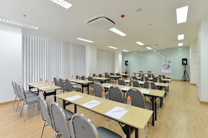 Meeting facility - POP! Hotel Banjarmasin (Banjarmasin)