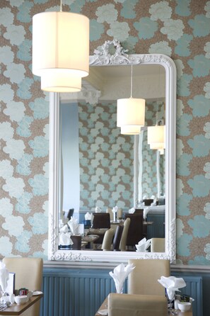 Breakfast and dinner served