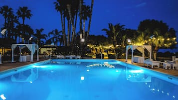 Outdoor pool, pool loungers