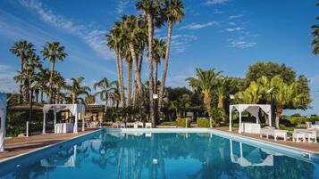 Outdoor pool, sun loungers